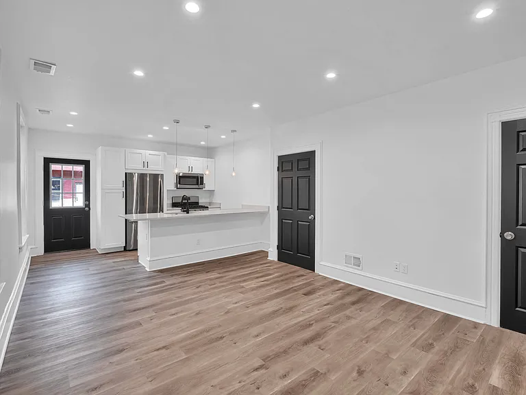 3219 Kennett Sq — Photo 8