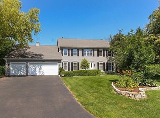 106 Kensington Pl, Saint Charles, IL 60175