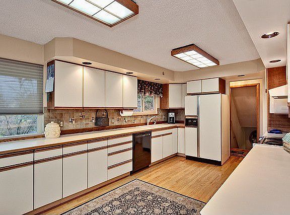 Bright and spacious kitchen features hardwood floors and plenty of room to do all your cooking!