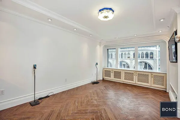 Rented by Bond New York | media 12