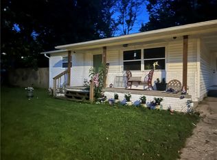 205 El Paso St SE, Gravette, AR 72736