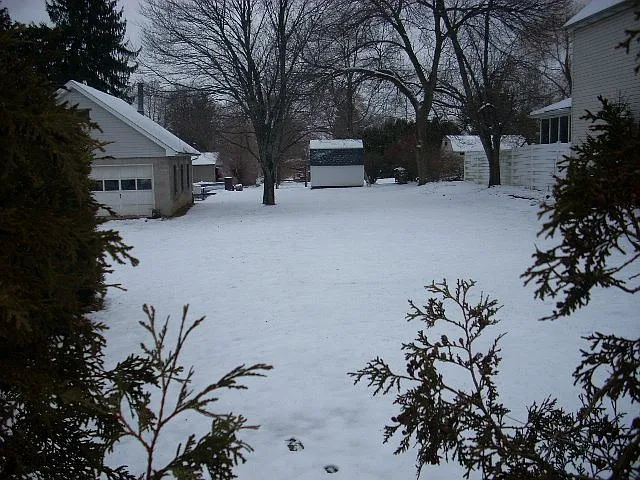 610 Yale Ln photo 1