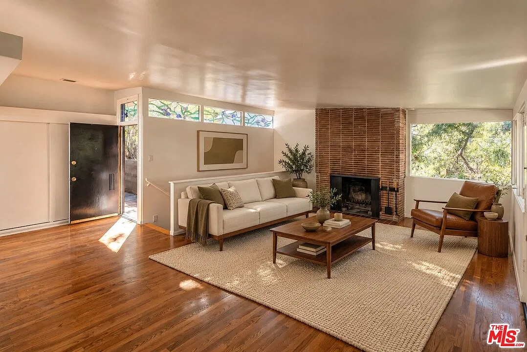 2 bed, 1.5 bath, 1432 sqft, $5,750 — Photo 2