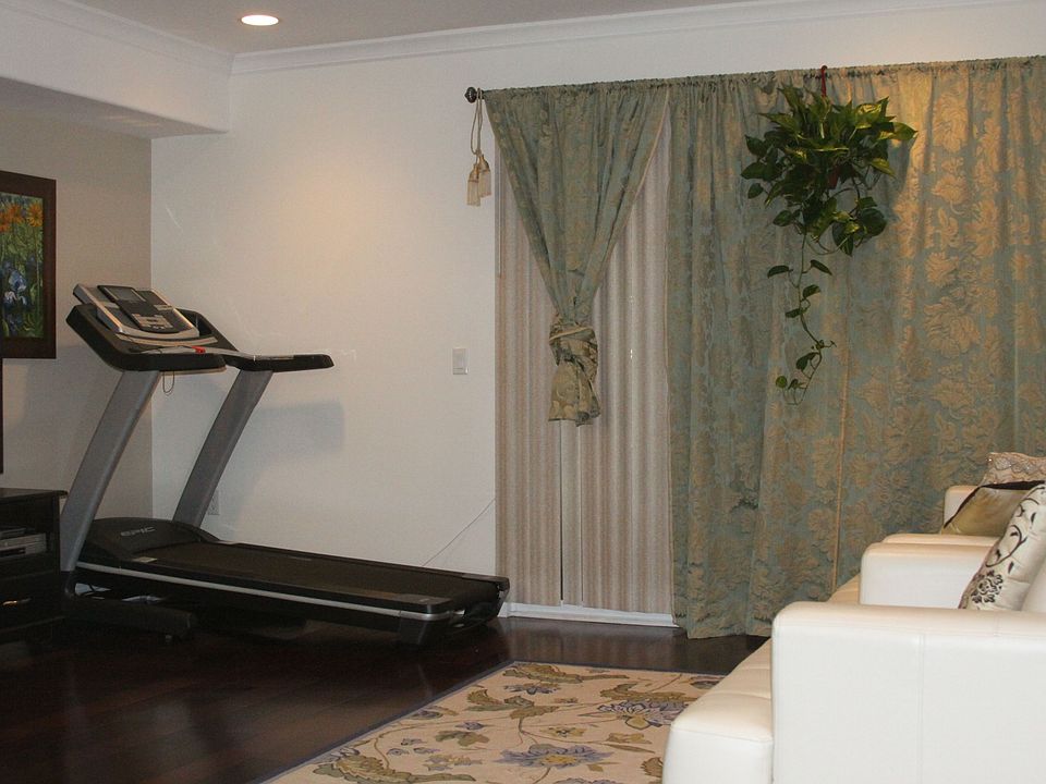 2nd image of 970 S St Andrews Pl APT 105
