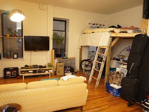 5th image of 122 Orchard St Frnt 2