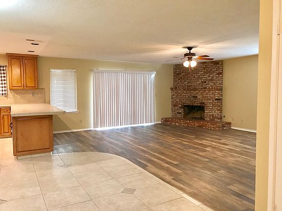 Take a look at this bright living room. Plenty of space for up to 6 bar stools at the large island. New ceiling fan to keep you cozy on those gorgeous Fresno fall nights.
