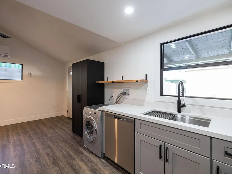 326 N 17th Dr — Photo 50
