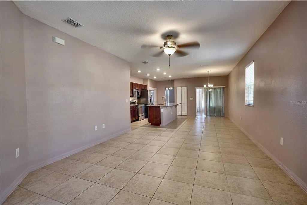 3 bed, 2.0 bath, 1303 sqft, $2,150 — Photo 4