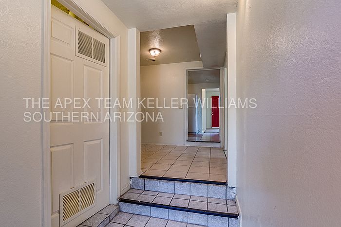 1st image of 2663 N Dodge Blvd #3
