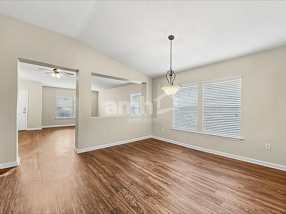 5th image of 422 Bostwick Circle St