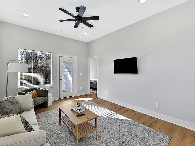 1014 SE 10th Ter — Photo 10