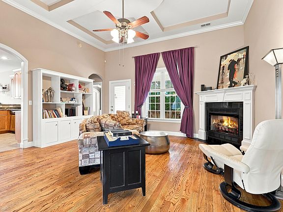 3rd image of 608 Mandeville Dr