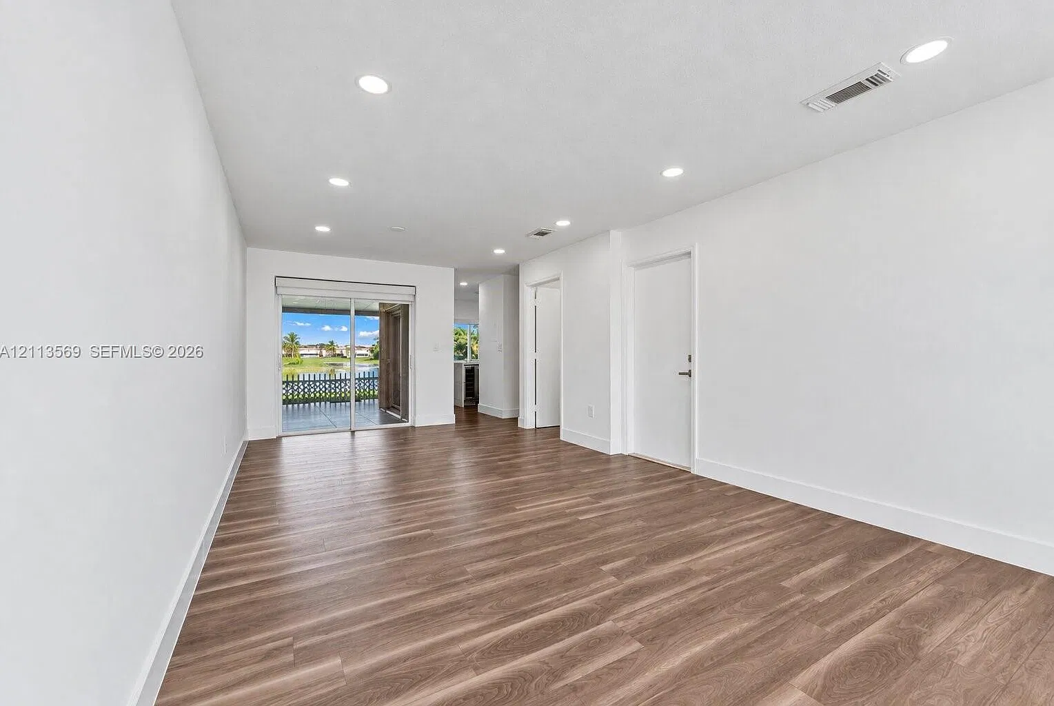 3 bed, 2.5 bath, 1220 sqft, $3,150 — Photo 3