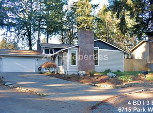 6715 Parkway Dr, Gladstone, OR 97027
