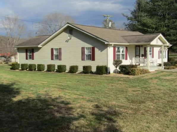 522 School St, East Bernstadt, KY 40729