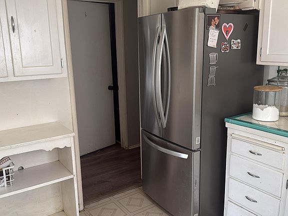 5th image of 1139 W Avenue J12