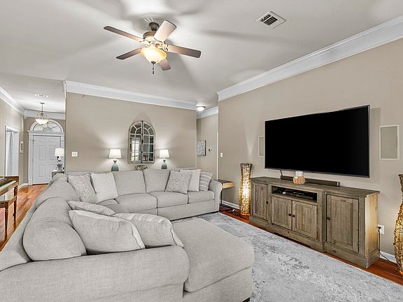 5th image of 323 Maranes Cir