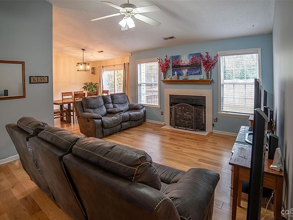 5th image of 4168 Oak Hollow Dr