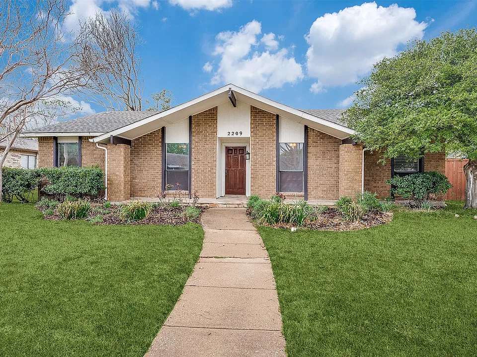 2209 Travis Dr