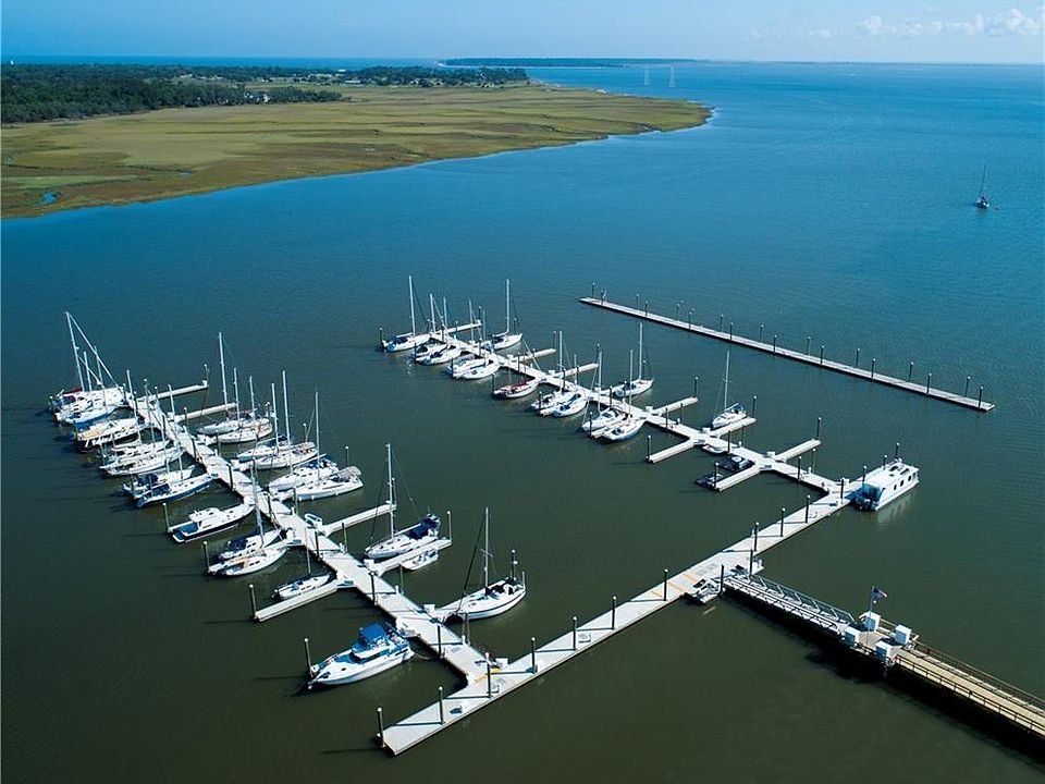 2nd image of 100 Marina Dr #A4