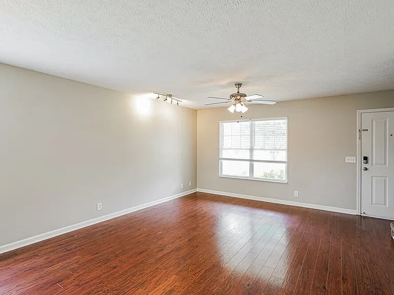 2900 Summer Hollow Ct — Photo 4