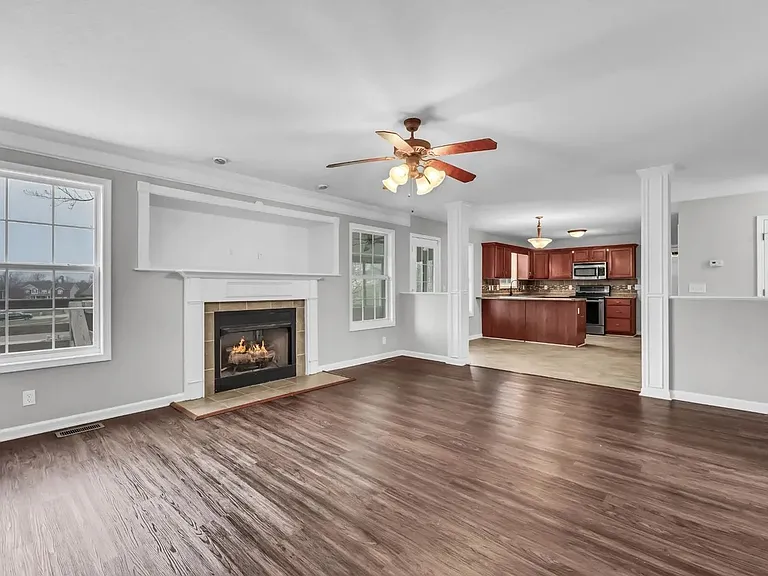 2552 Hattington Dr — Photo 3