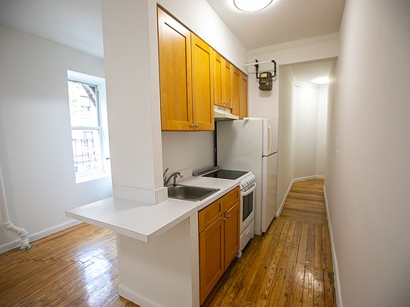 3rd image of 234 Thompson St APT 6