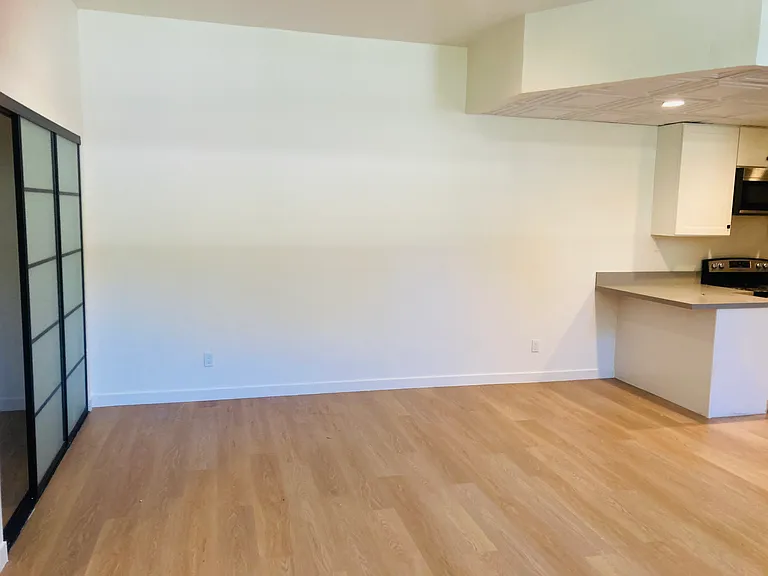 2135 Ivar Ave #10 — Photo 8