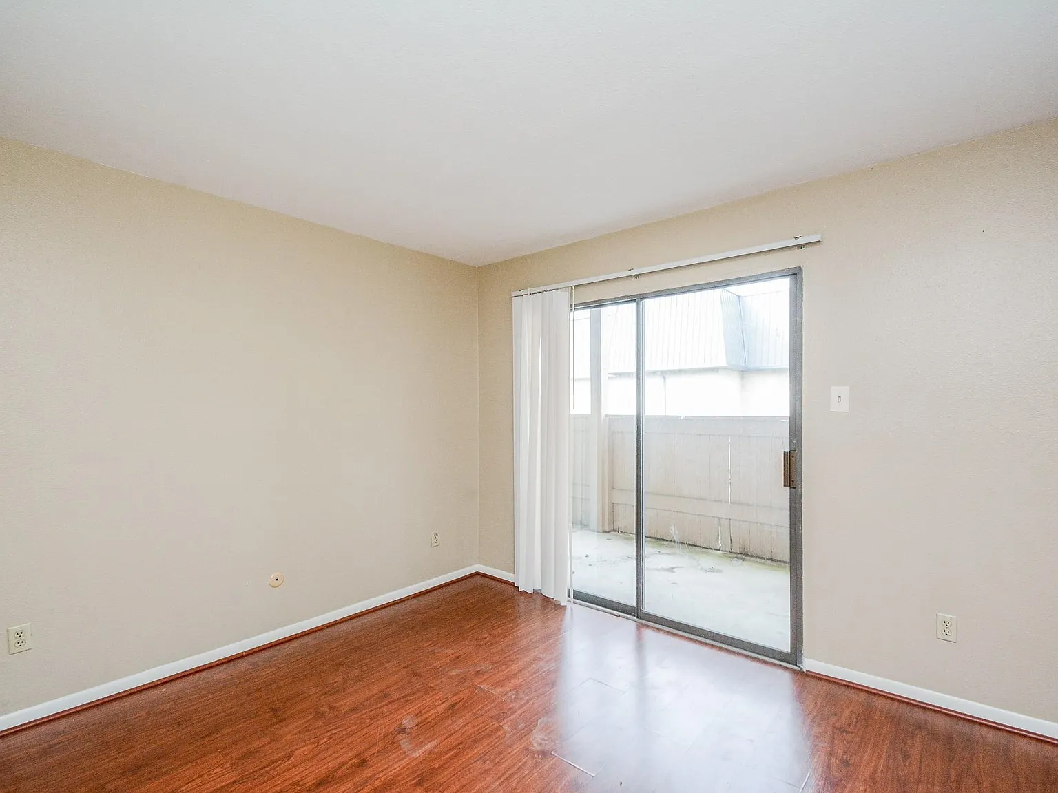 2 bed, 1.0 bath, 940 sqft, $1,195 — Photo 4