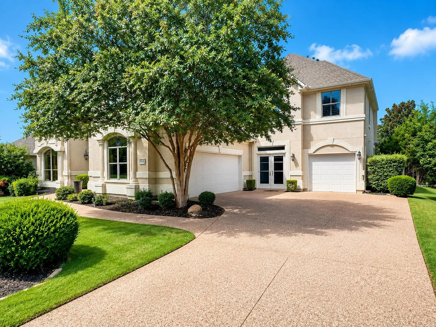 5 bed, 3.5 bath, 4380 sqft, $6,200 — Photo 3