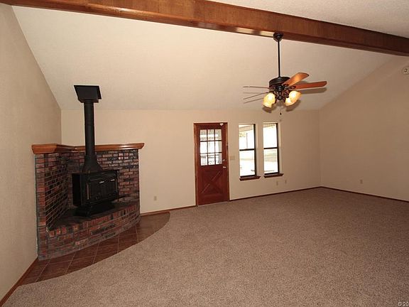 4th image of 220 E Nelms St