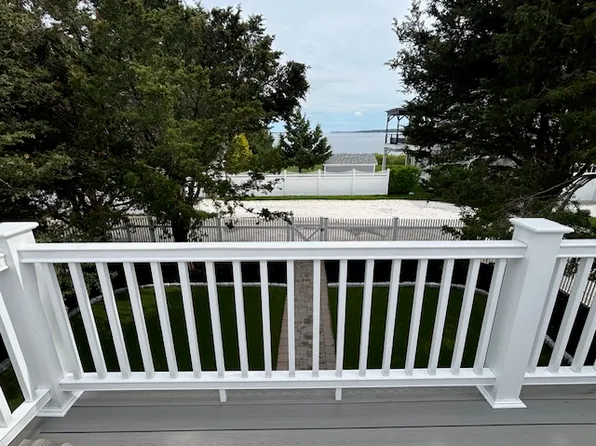 543 Park Ave, Portsmouth, RI 02871