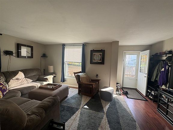 4th image of 270 W Elm #1-2