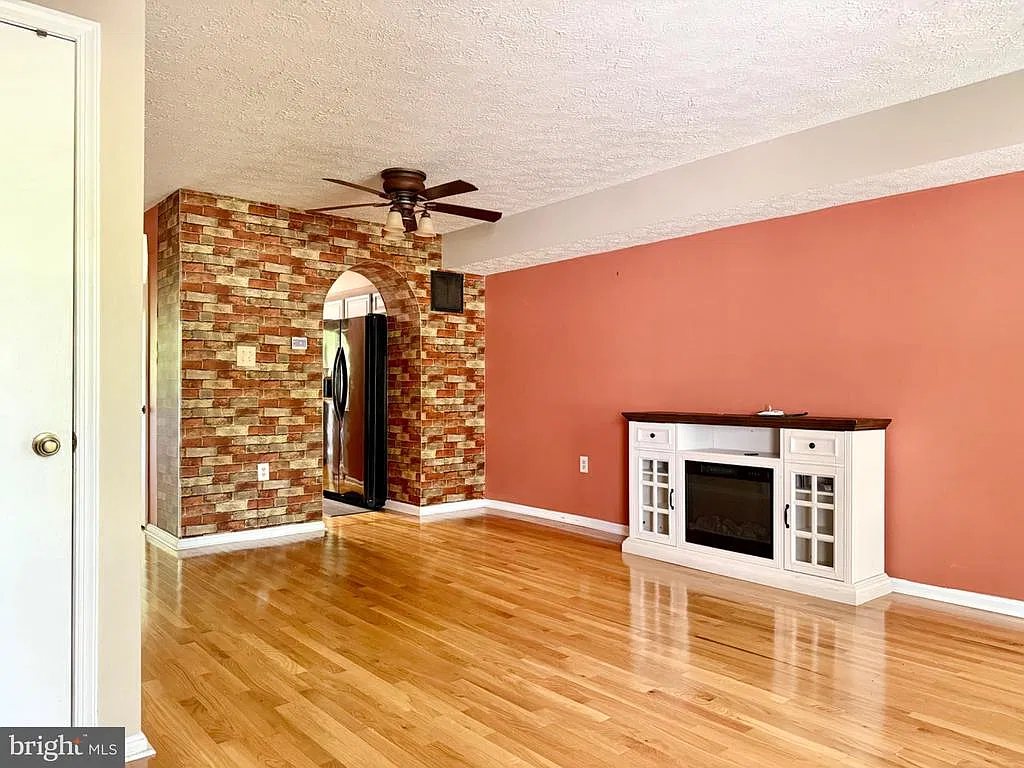 2 bed, 2.5 bath, 1666 sqft, $2,200 — Photo 2