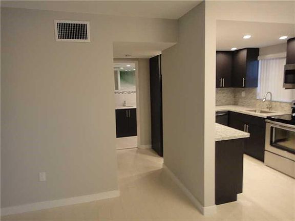4th image of 947 Lenox Ave #947 L