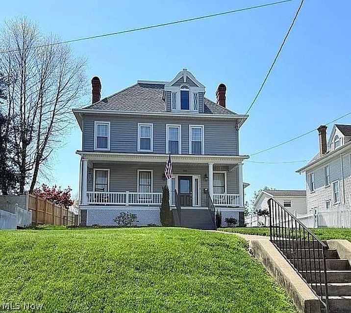 1st image of 305 W 4th St