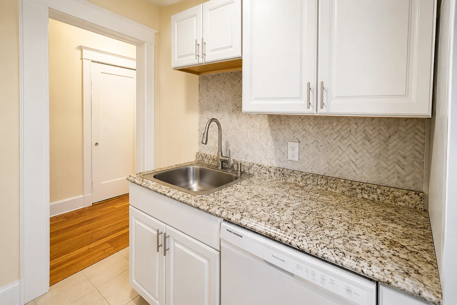 Studio, 395 sqft, $2,150 — Photo 4