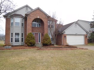2000 Twin Sun Cir, Commerce Township, MI 48390