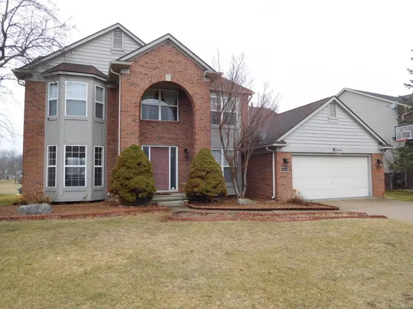 2000 Twin Sun Cir, Commerce Township, MI 48390