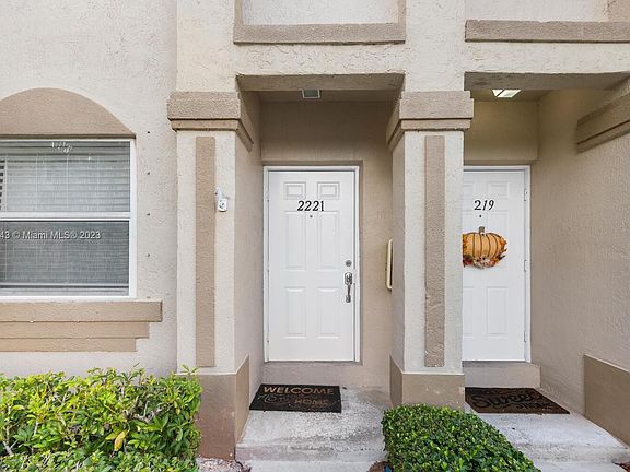 4th image of 2221 SE 25th Ave #2221
