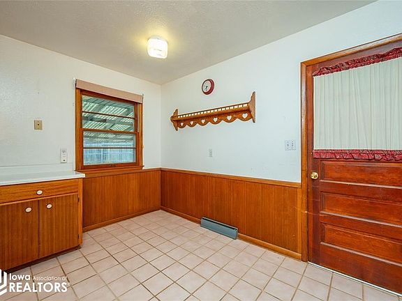 5th image of 611 S O St