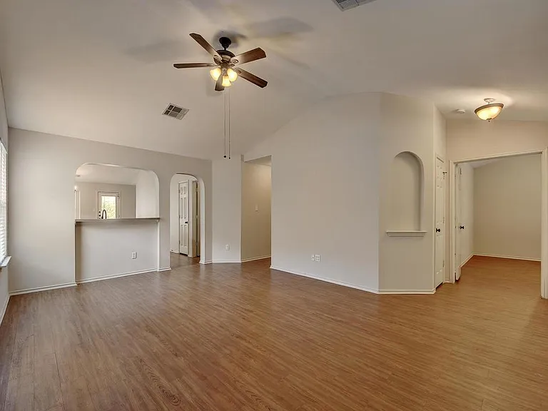 136 Strawn — Photo 7