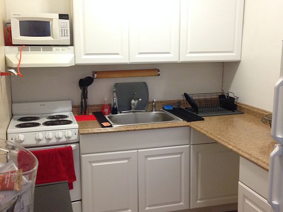3rd image of 3719 N Southport Ave APT 217