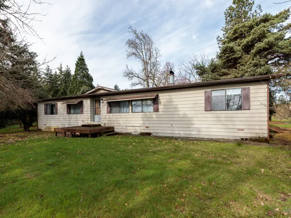 58711 Louie Ct, Saint Helens, OR 97051