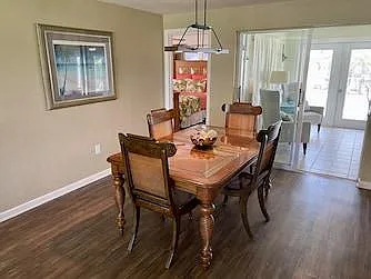 5045 Greenbriar Dr — Photo 9