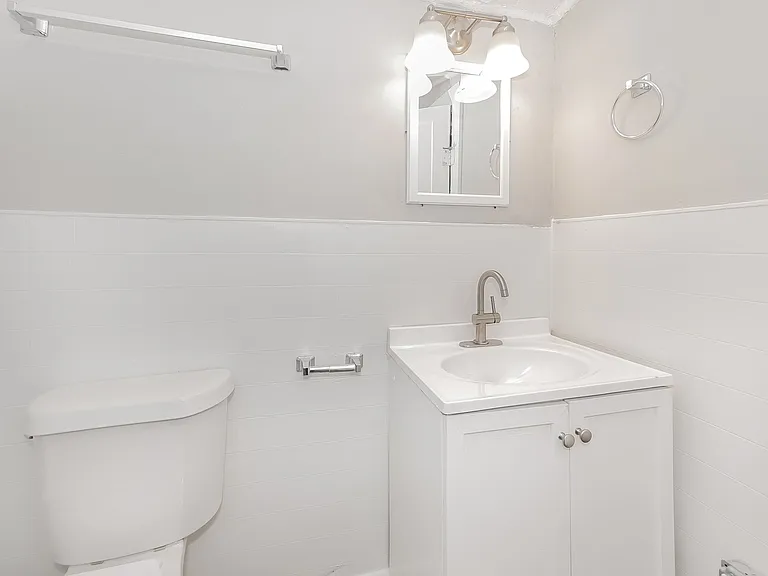 1392475_029_bathroom_13004414.jpg
