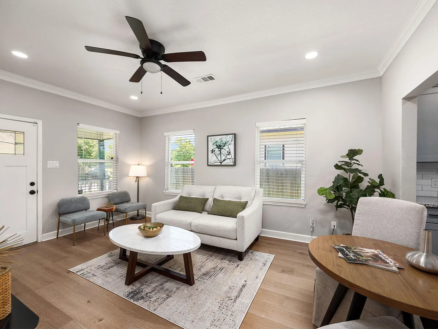 3 bed, 2.0 bath, 1080 sqft, $1,950 — Photo 4
