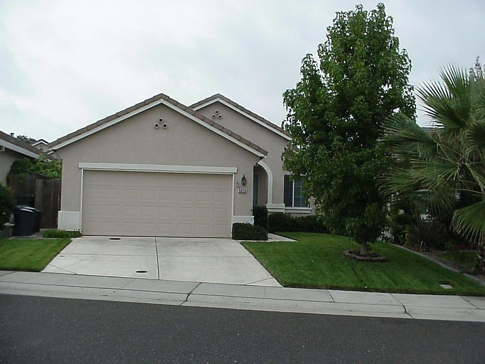 Pristine home on cul-d-sac in the Dry Creek School District.