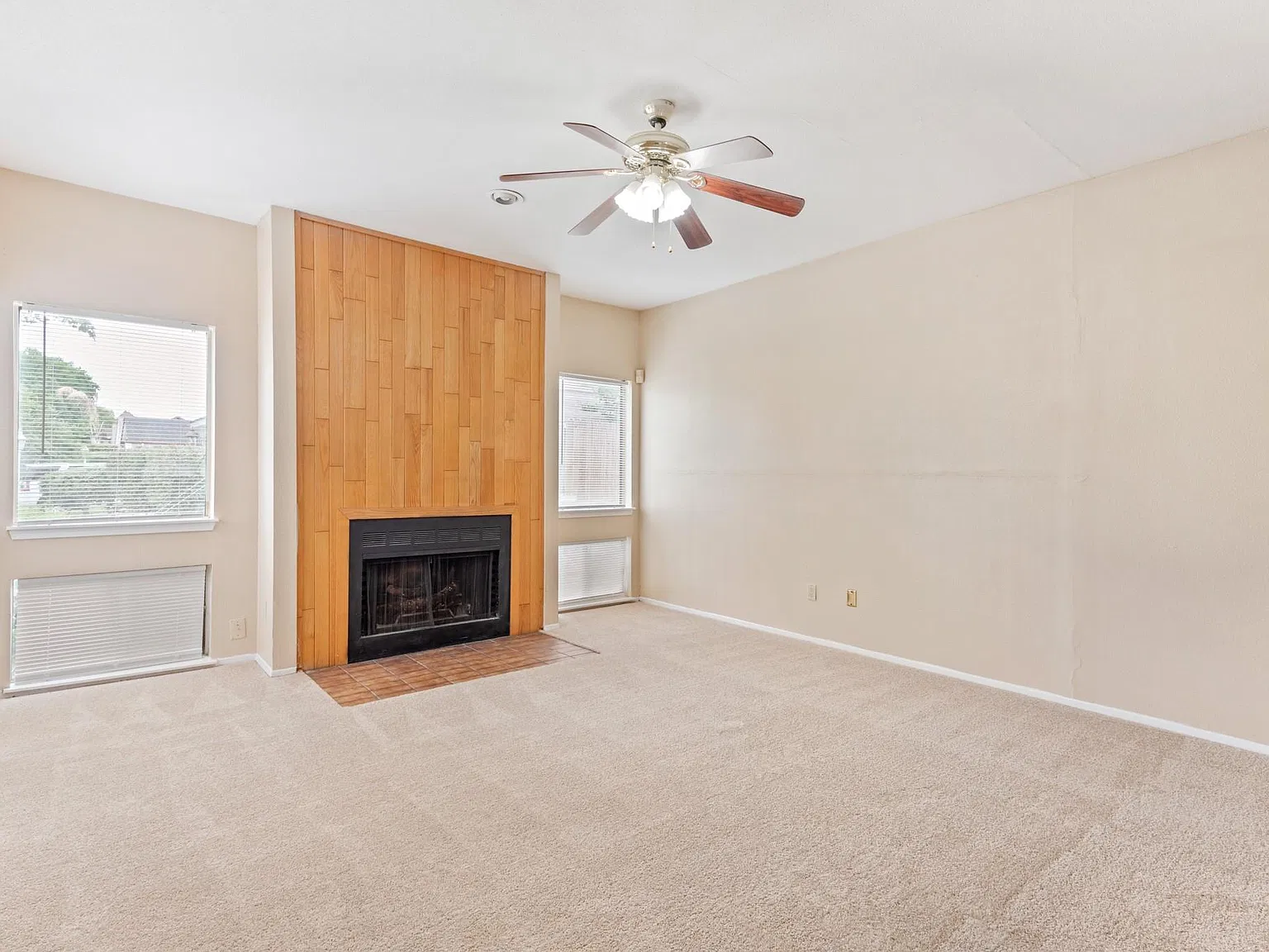 2 bed, 2.5 bath, 1542 sqft, $1,300 — Photo 2