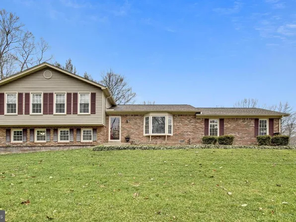 9230 Mimosa Dr, La Plata, MD 20646